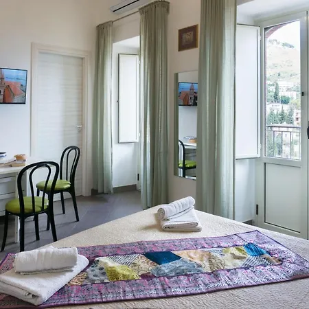 Nonna Peppina Central Таормина